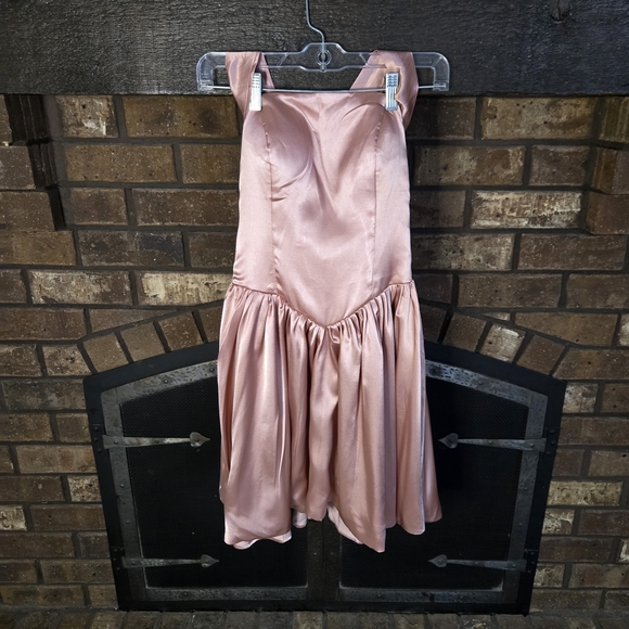 Dresses & Skirts - Elegant Pink Satin Dress